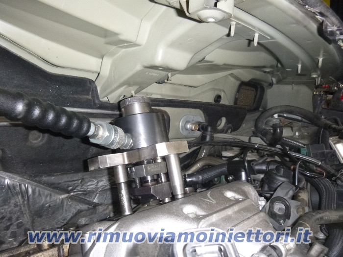 Rimuoviamo iniettori da Peugeot / Citroen / Fiat
                / Lancia con il motore 2.0 e anche 2.2